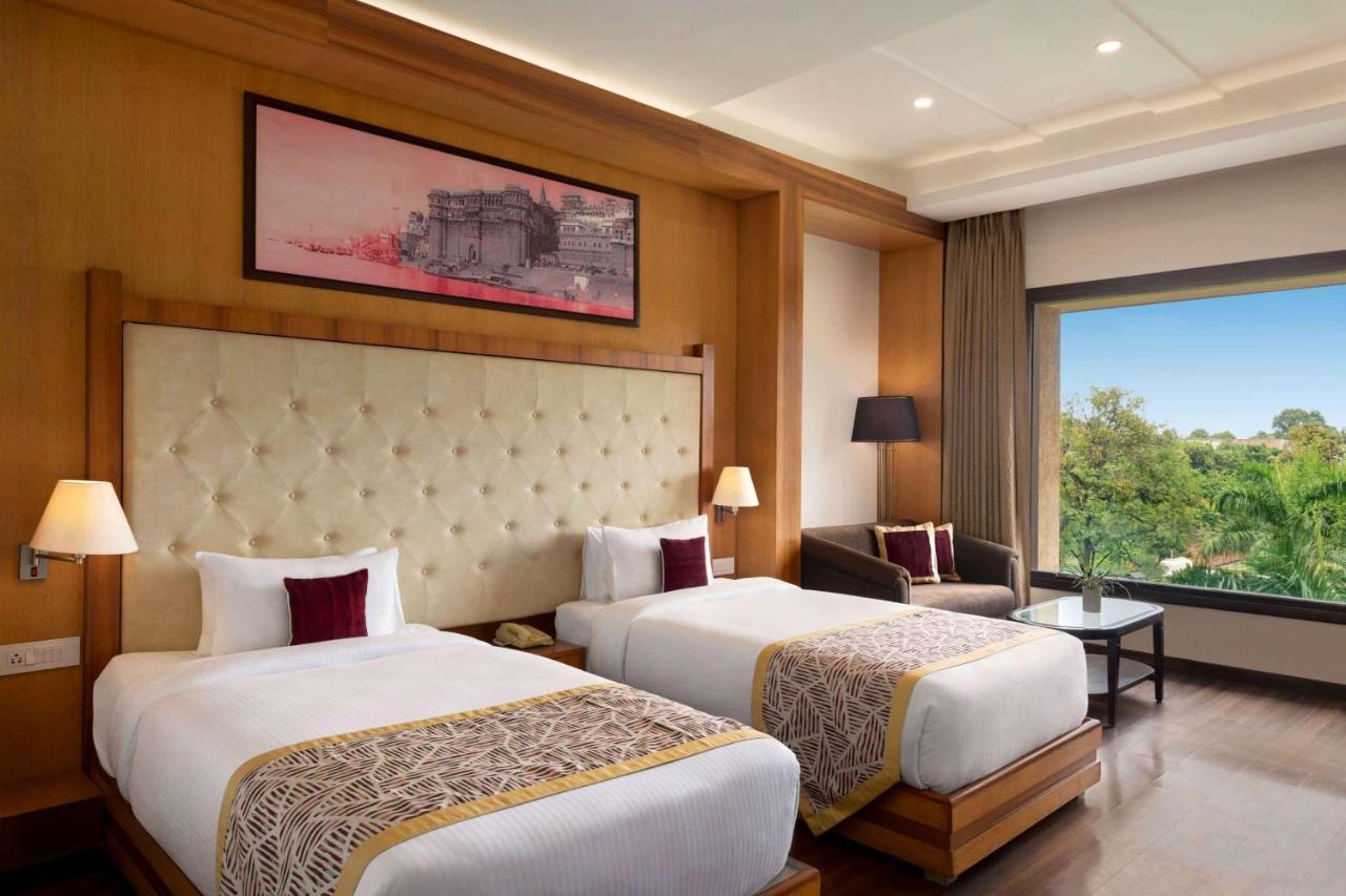 Ramada By Wyndham Varanasi Katesar Chandauli Buitenkant foto