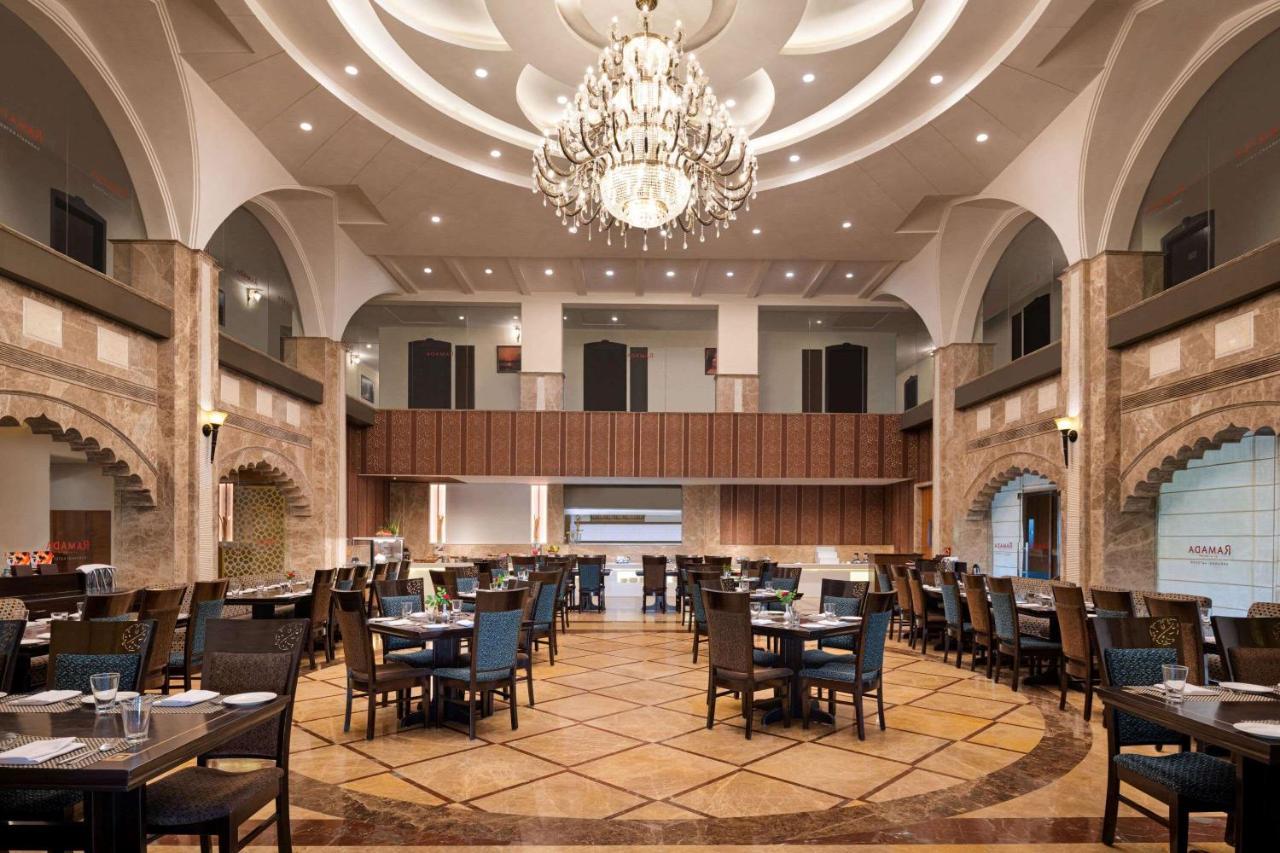 Ramada By Wyndham Varanasi Katesar Chandauli Buitenkant foto