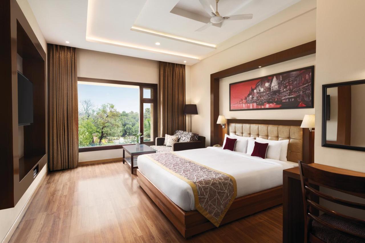 Ramada By Wyndham Varanasi Katesar Chandauli Buitenkant foto
