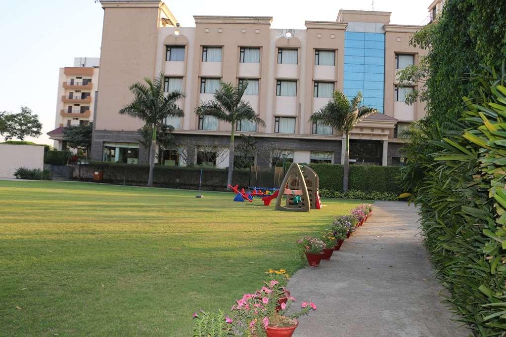 Ramada By Wyndham Varanasi Katesar Chandauli Faciliteiten foto