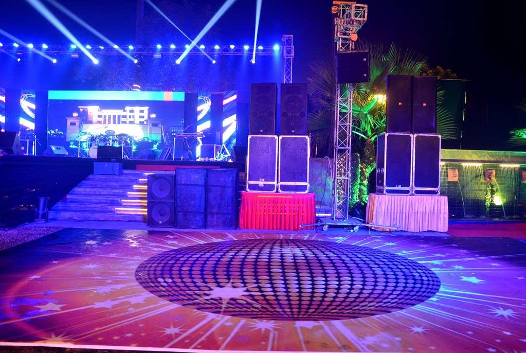 Ramada By Wyndham Varanasi Katesar Chandauli Faciliteiten foto