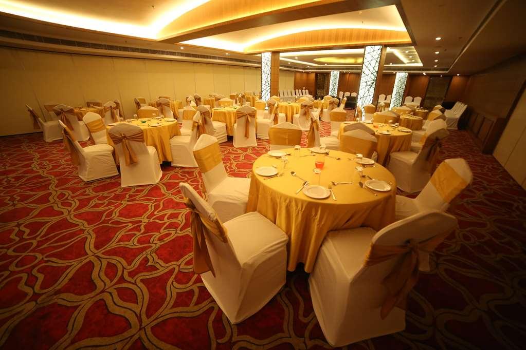 Ramada By Wyndham Varanasi Katesar Chandauli Faciliteiten foto